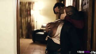 Perverzni klijent želi imati seks sa seksi agent Osa Divno i onda ce kupiti kucu