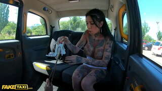 Fake Taxi Big Tits Megan Inky Gefickt Sensless in der Sonne