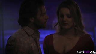 Sexy babe ELiza Eves lassen die Reifen stud thrust Ihre süßen muffin mit seinem pulsierenden Schwanz