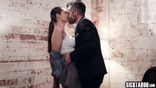 Szexi MILF Bella Rolland van baszva, annyira kemény, mély, tetszett neki annyira,