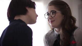 MissaXイレズビアンの少女