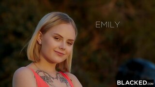 VERDUNKELN Sie war im Urlaub und wollte zur Behandlung von sich selbst, um einige BBC