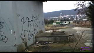 Te kotiro ko te tino horny me te hinaaro nei ia ki te fuck tika atu te ara i runga i te huarahi